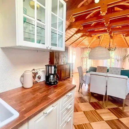 Luci Apartma *